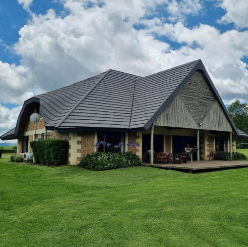 Plain Champagne Guest Farm farmhouse with Drakensberg mountain view